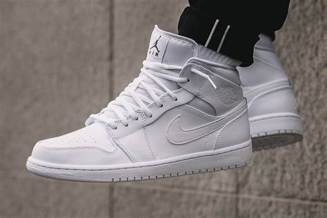 White Jordan 1 